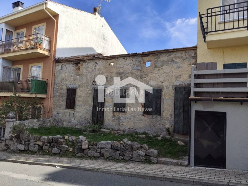 Foto e69fb4b8-2ee9-4337-8cd0-328e83aece06. Casa a Navas del Marqués (Las)