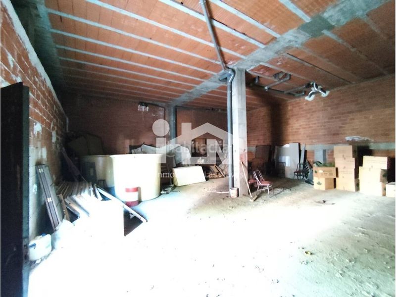 Foto 9c3c15a8-e314-4c4f-9ce2-9caaaf8eb7e9. Local comercial a Navas del Marqués (Las)