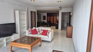 Miete Etagenwohnung in Calle san isidro 3. Ideal para compartir. 3 dormitorios doble y 3 baños.