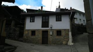 Casa  Caso - calle abantro. Casa en un entorno privilegiado