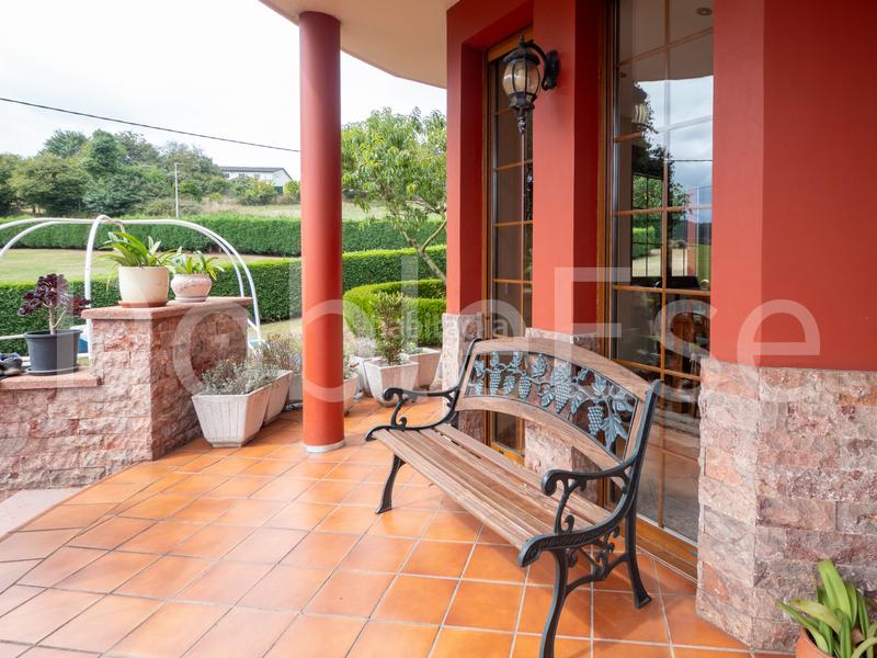 Foto 09a3977a-7d45-47c1-aa41-4d19ddd63772. Casa amb calefacció aparcament a Sierín Gijón