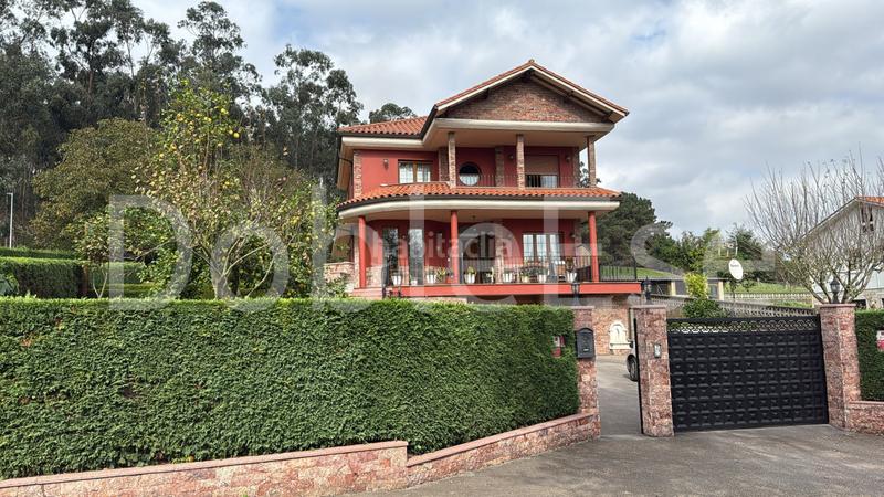 Foto 7d4f5e0d-c729-4296-b505-b5bed45eaafe. Casa amb calefacció aparcament a Sierín Gijón