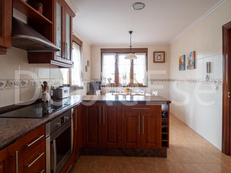 Foto b4b0b9fe-2f9b-42e2-b30d-d29d103c2d09. Casa amb calefacció aparcament a Sierín Gijón