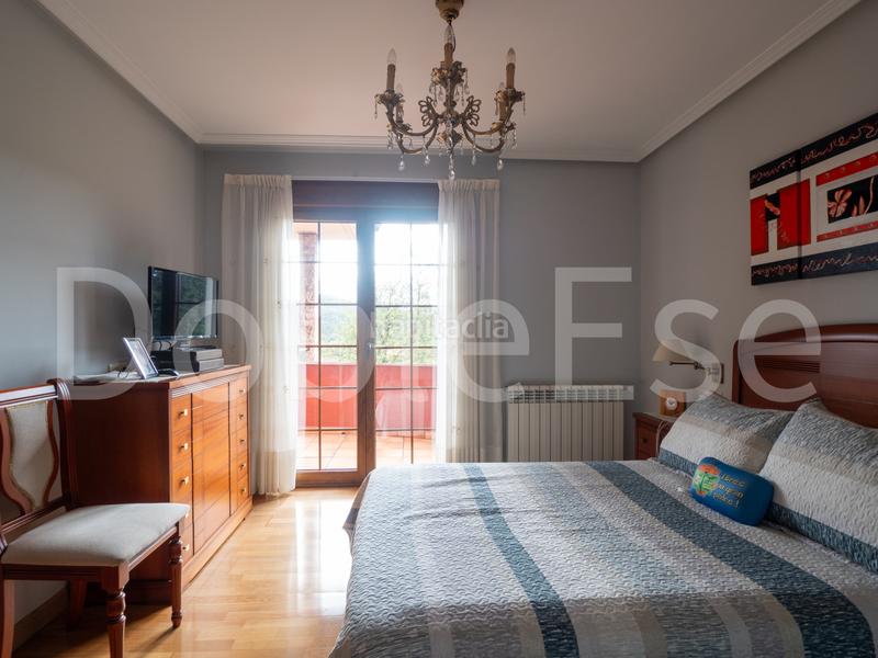 Foto d6270f51-776e-4384-8581-79c412abcf83. Casa amb calefacció aparcament a Sierín Gijón