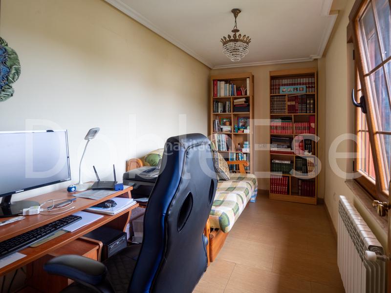 Foto f89b21cb-a29e-4184-8b5e-b124cdc5f1d0. Casa amb calefacció aparcament a Sierín Gijón