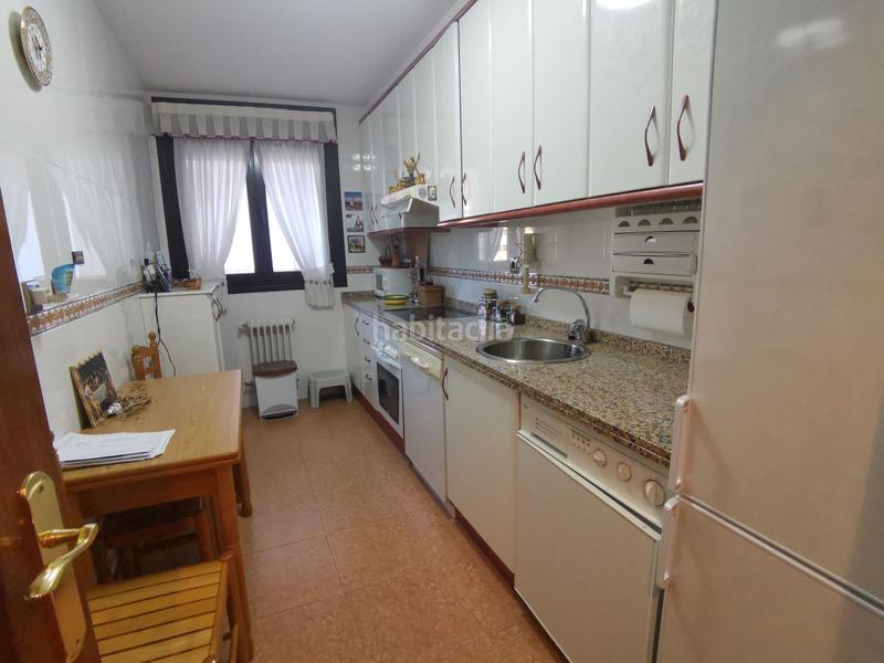 Foto 828cebb7-7ac5-4570-80cd-0222c265ff93. Flat with heating parking in Centro Avilés