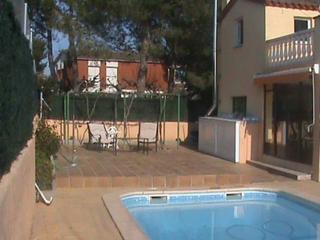 Casa a Vallmoll. Superf. 280 m², 800 m² solar,  8 habitaciones,  2 baños,  1 aseo