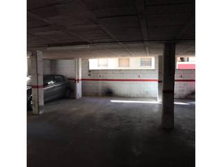 Aparcament cotxe  Muralla de sant antoni. Superf. 10.22 m², 1 plazas, columnas laterales.