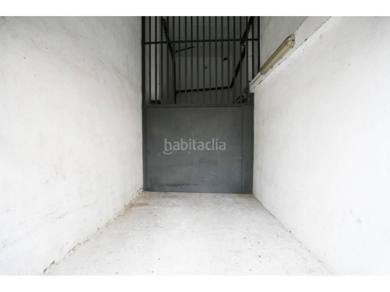 Foto e6d92c63-72a7-4753-aaf1-514011da3ec4. Aparcament cotxe a Constantí