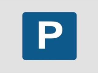 Aparcament cotxe  Muralla del castell. Superficie total 12 m², parking superficie útil 12 m², estado co