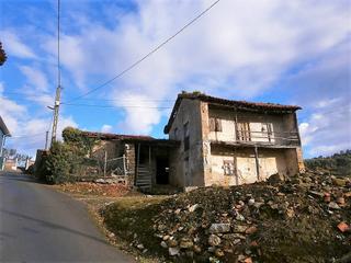 Maison à Avenida del campo 10. Casa en caseras, a 500 metros de soto del barco y 2,5 km. de la