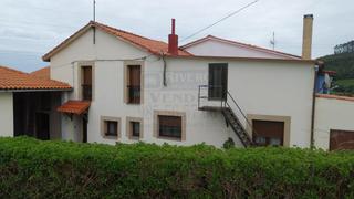 Casa in Barrio ambas 9. Casa, cuadra, tendejón, álmacen, hórreo en ambas (carreño)