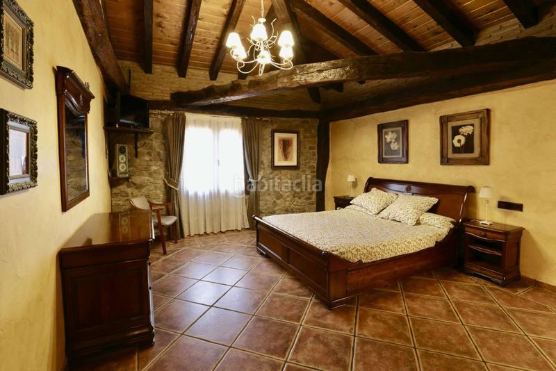 Foto 027f190c-21fe-4f84-8a89-41b9da6dba20. Casa amb aparcament a Elgoibar