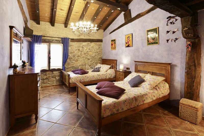 Foto a436f24d-90cc-4789-85ef-742ecf34c860. Casa amb aparcament a Elgoibar