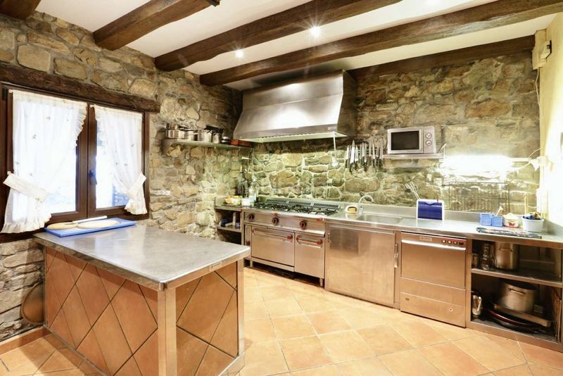 Foto b96225d6-b5dd-440f-aeff-0a8f80a72d8b. Casa amb aparcament a Elgoibar