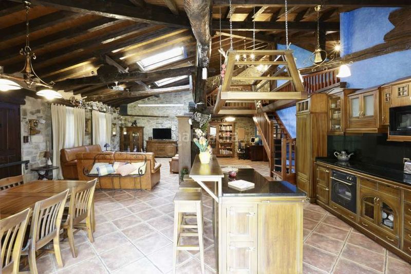 Foto f0e3a77f-4b37-406a-abc0-4c9af23c3161. Casa amb aparcament a Elgoibar