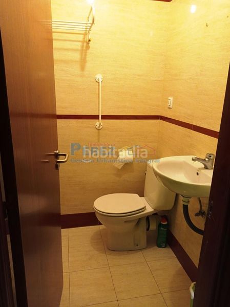 Foto 1dc3e1fa-7ad5-4dec-aa18-faad7d1d6d52. Local comercial en Fene