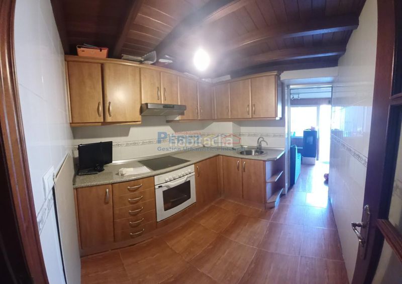 Foto ad8e1c97-a744-49c8-99d2-428eed390ded. Casa adossada a Mugardos