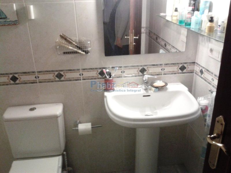 Foto b349280c-bb1f-46ca-a2a2-12d0d7510a79. Location appartement avec chauffage parking dans Fene