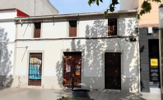 Casa  Avenida de la constitución. Casa en la avenida principal de don benito