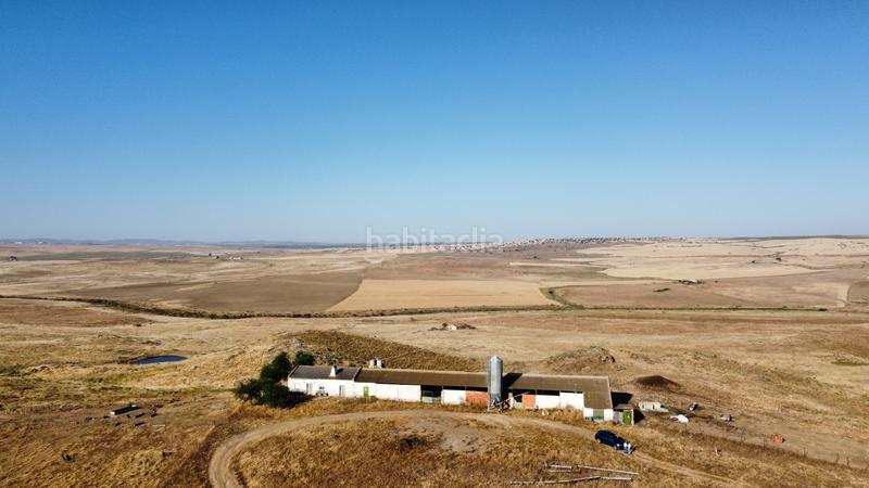 Foto a5bd2123-b8a3-4670-9a08-1ed2d0356fb1. Finca rústica a Castuera