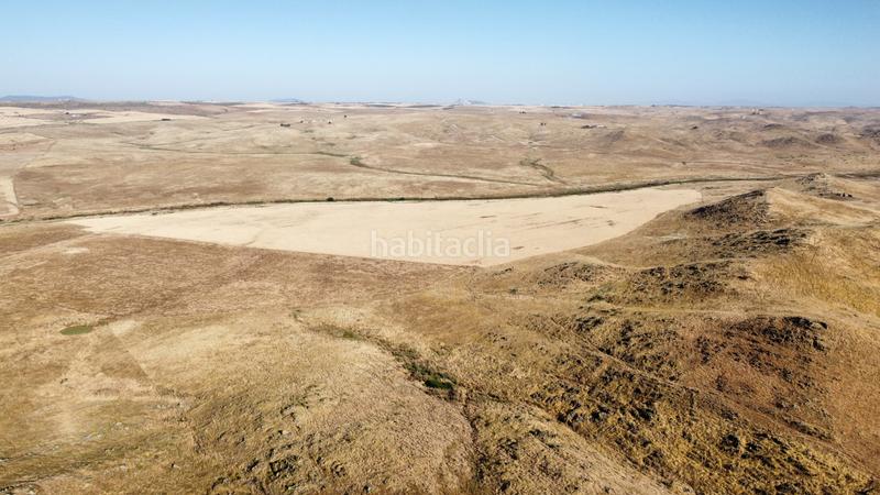 Foto dec85488-f4e5-49e7-9fae-1cbe4a7cf30b. Finca rústica a Castuera