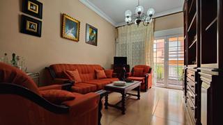 Appartement  Avenida 1 de mayo. Cntrico piso en venta, de 100 m2, con 4 dormitorios