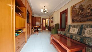 Piso  Calle san juan. Piso de esquina en venta de 90 m2 distribuidos en 3 habitaciones