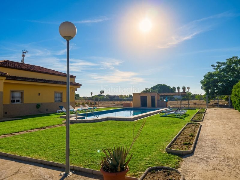 Foto b512bd5c-b6d0-4326-91b6-161c82e61839. Xalet amb piscina a Don Benito