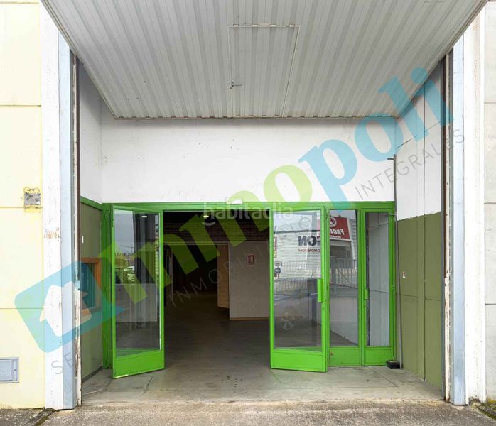 Foto c27326a1-750a-4ea3-8e72-f5f2459ae88c. Lloguer nau industrial a La Estación Badajoz