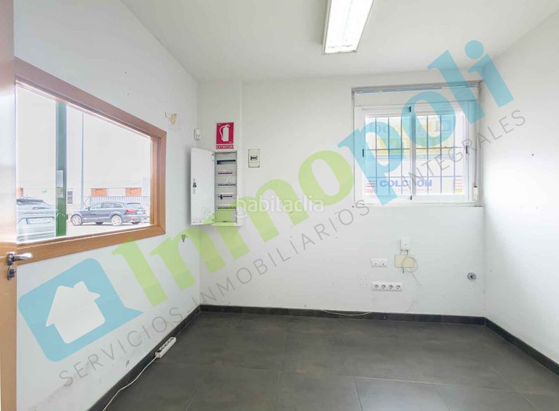 Foto d2dfca6c-11b7-40a1-a1bc-fbdf91c469c8. Lloguer nau industrial a La Estación Badajoz