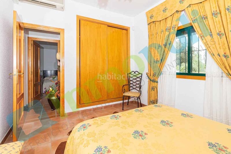 Foto 1a93d8b3-263c-41f5-9f96-a3ee28d5e954. Xalet amb xemeneia aparcament a pedanías de Badajoz Badajoz