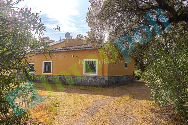 Foto 80001625-cd54-41a8-8069-193ba5d8c804. Xalet amb xemeneia aparcament a pedanías de Badajoz Badajoz