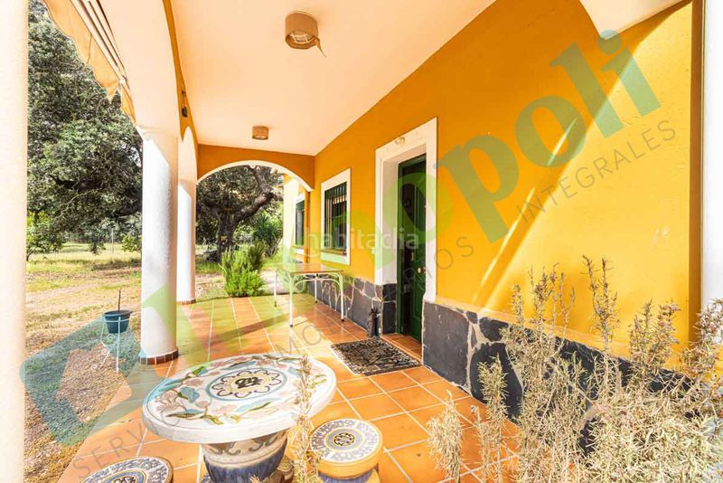 Foto c924f8f8-3373-45b9-84d2-f272dfc48f3b. Xalet amb xemeneia aparcament a pedanías de Badajoz Badajoz