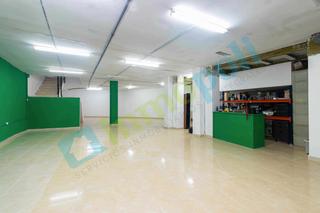 Affitto Locale commerciale in Maria Auxiliadora - Barriada de Llera. Alquiler local acondicionado en barriada de llera. 278 m² en dos