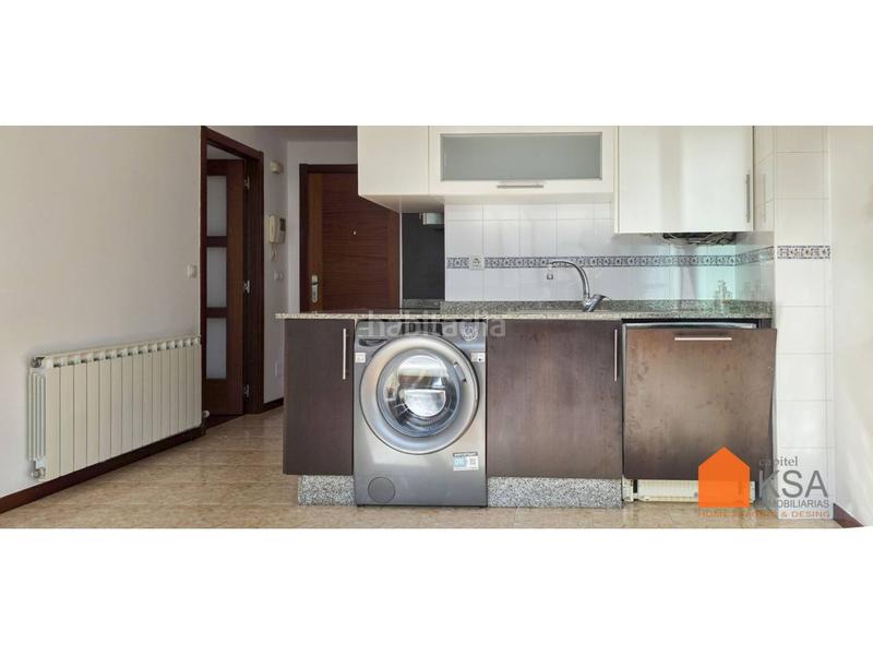 Foto 0ff4c180-59b9-466a-8f40-b441f9a4b021. Apartament amb calefacció aparcament a O Milladoiro Ames