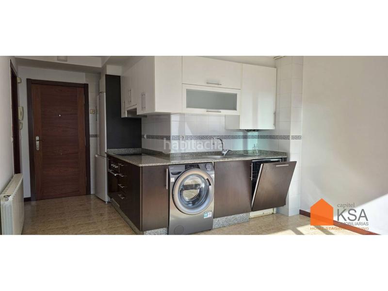 Foto c4e89e0a-10f5-4273-85c9-d112a7cb2130. Apartament amb calefacció aparcament a O Milladoiro Ames