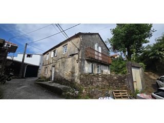 Casa a Calle croido 84. Casa tradicional de piedra con terreno para rehabilitar en croid