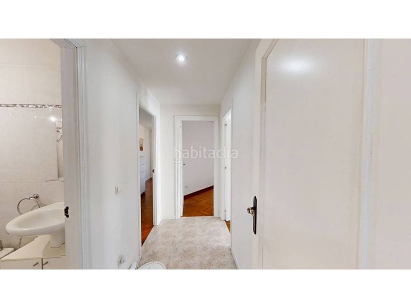 Foto 400224d9-f62a-43a9-b00e-83cd2472750d. Flat with heating parking in O Milladoiro Ames