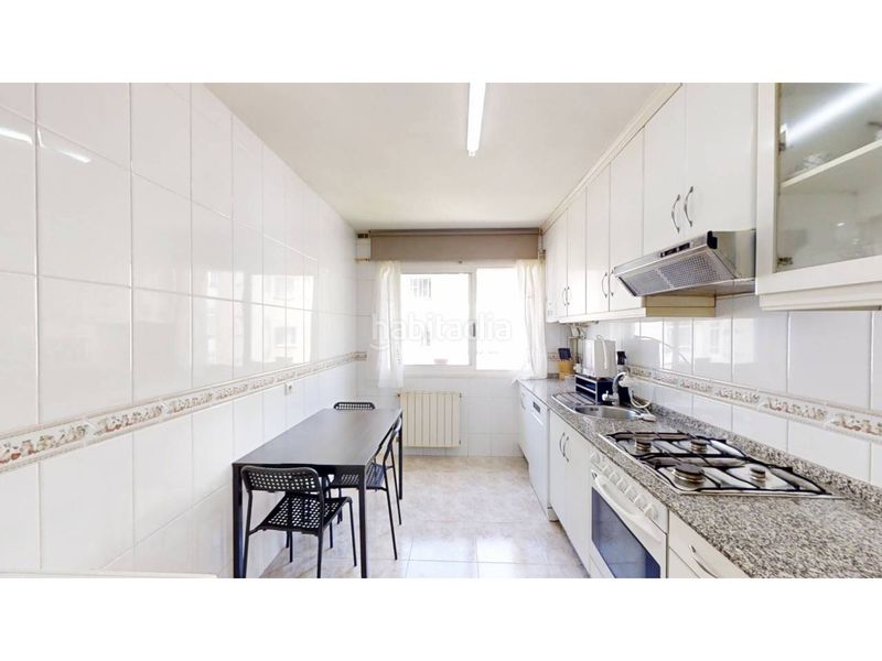 Foto 5f900918-6ef0-4027-9a98-d730a3cdf3a2. Flat with heating parking in O Milladoiro Ames