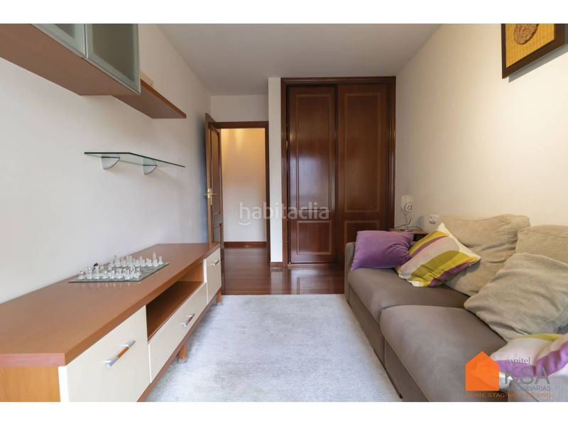Foto 933778fc-f475-490c-9578-7f8c70c1c625. Rent flat with heating parking in O Milladoiro Ames