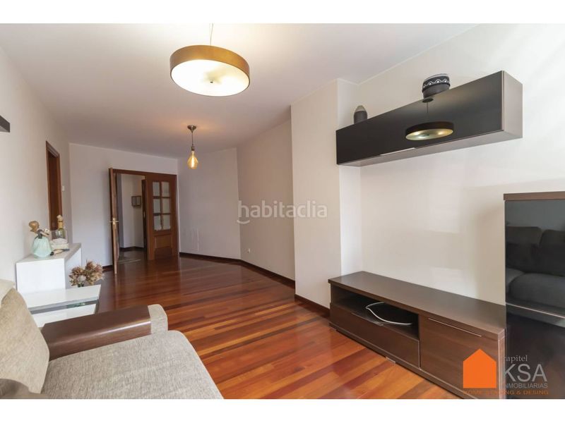 Foto 9cc8f1c3-8b7f-4f74-8c36-fe6ead5b4154. Rent flat with heating parking in O Milladoiro Ames