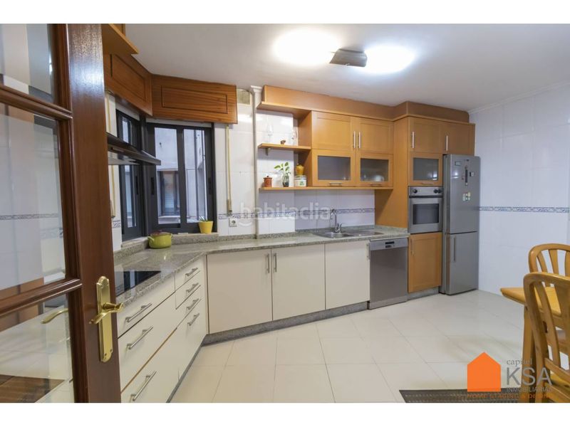 Foto b3b732d0-12f6-4cac-ae76-8fa50eb8563e. Rent flat with heating parking in O Milladoiro Ames
