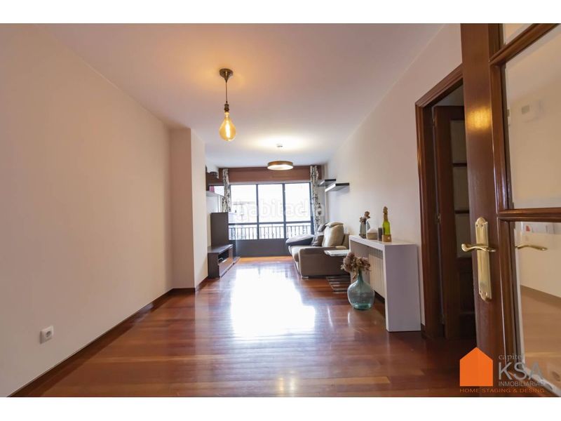 Foto bc744e34-8934-4a75-9d9a-683a33358814. Rent flat with heating parking in O Milladoiro Ames