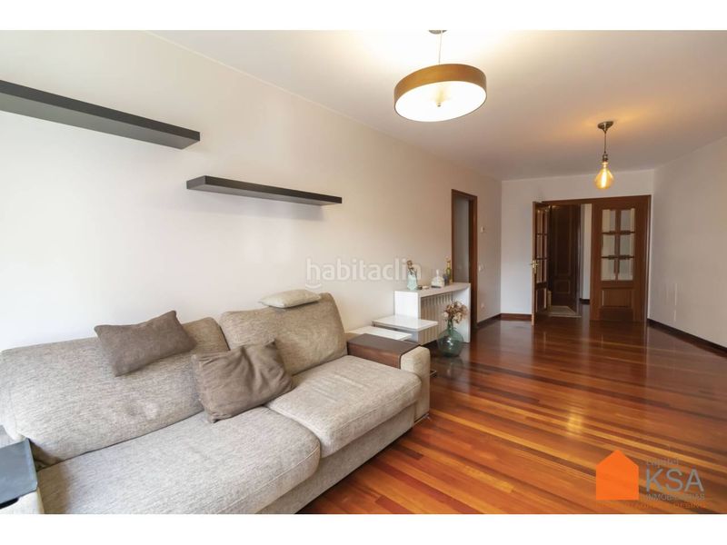 Foto e2ef4732-413c-475d-b793-5eb292afdcbb. Rent flat with heating parking in O Milladoiro Ames