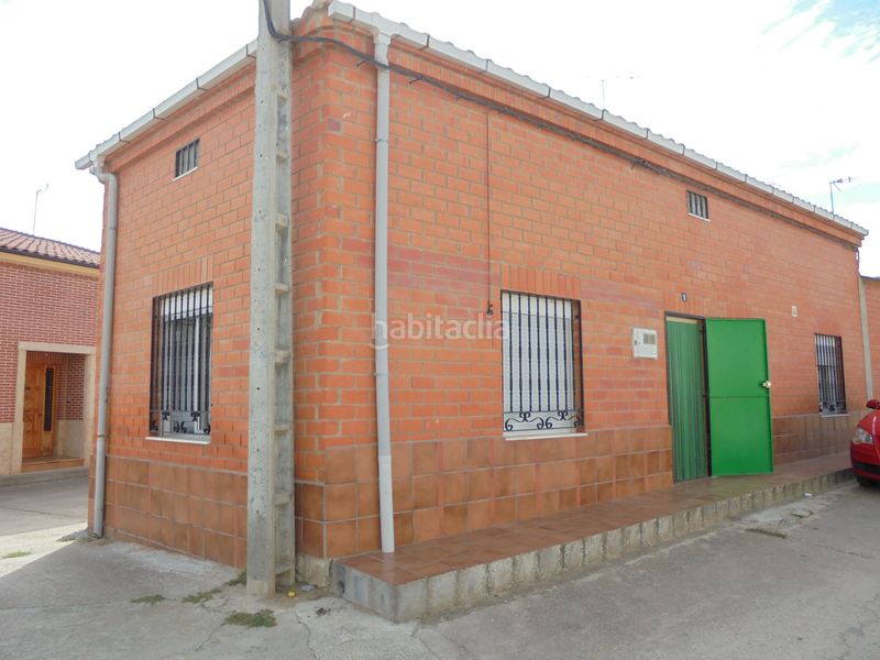 Foto 0afff4cd-0dfa-4727-8eed-ae39e187698b. Casa adosada en calle cañada 1 en Bóveda de Toro (La)