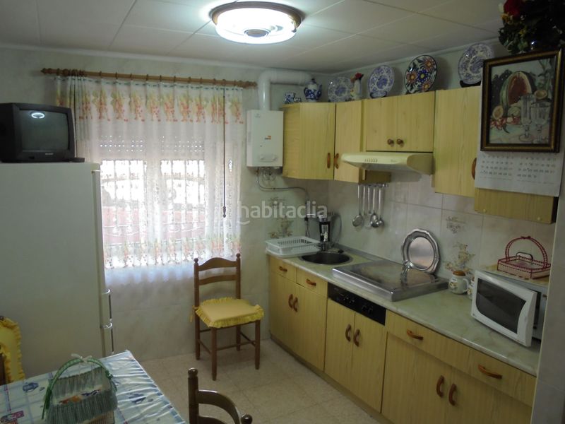 Foto 754192c7-8d7b-4210-b4bb-1b929351e5f5. Casa adosada en calle cañada 1 en Bóveda de Toro (La)