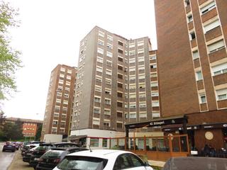 Lloguer Pis  Calle la toba. Vivienda cerca de colegios, centros deportivos y supermercados.
