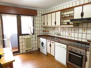Rent Flat  Calle eduardo carreño valdés. Piso en el quirinal centrico