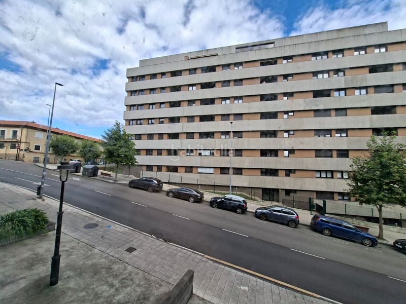Foto d60b1962-f26c-4a73-8a3b-95e0ba216f1a. Pis a avenida de alemania 70 a El Carbayedo - El Quirinal Avilés